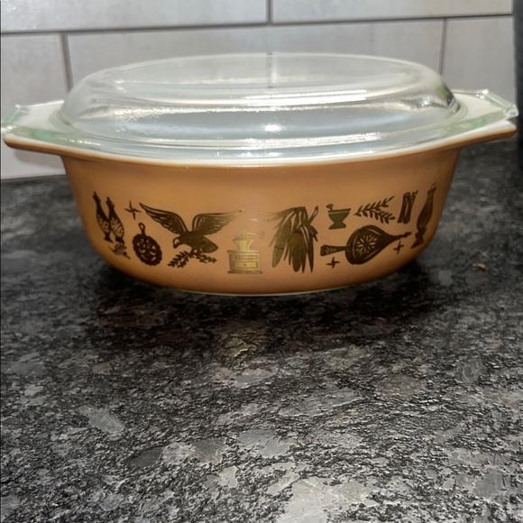 Vintage Pyrex Early American Glass Casserole Dish with Lid 22ct gold ex cond - Picture 1 of 5